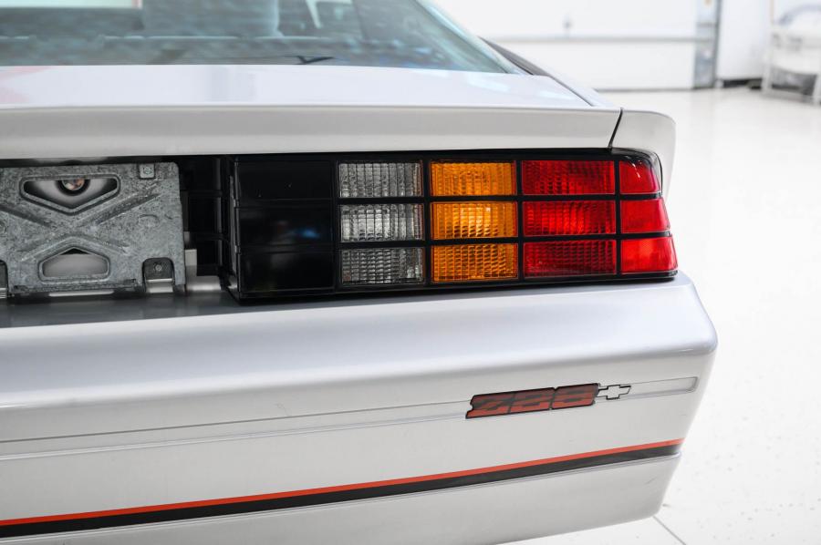 Детали экстерьера Chevrolet Camaro Z28 IROC-Z (1FP87) 1985 года  (фото 51 из 124)